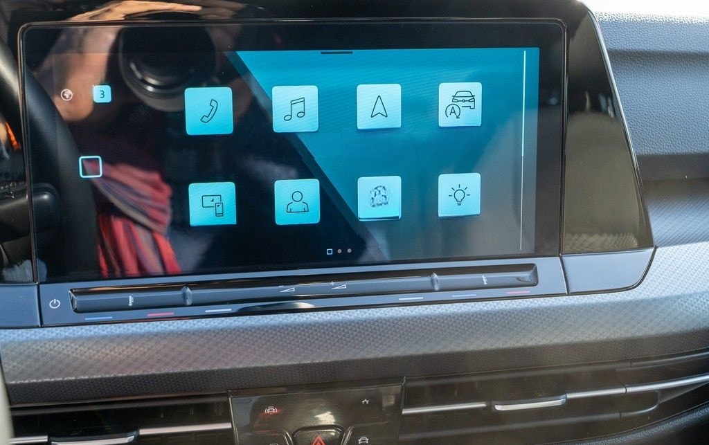 Volkswagen Golf VIII 1.5 TSI Active Navi, IQ Drive, ZGV foto 15