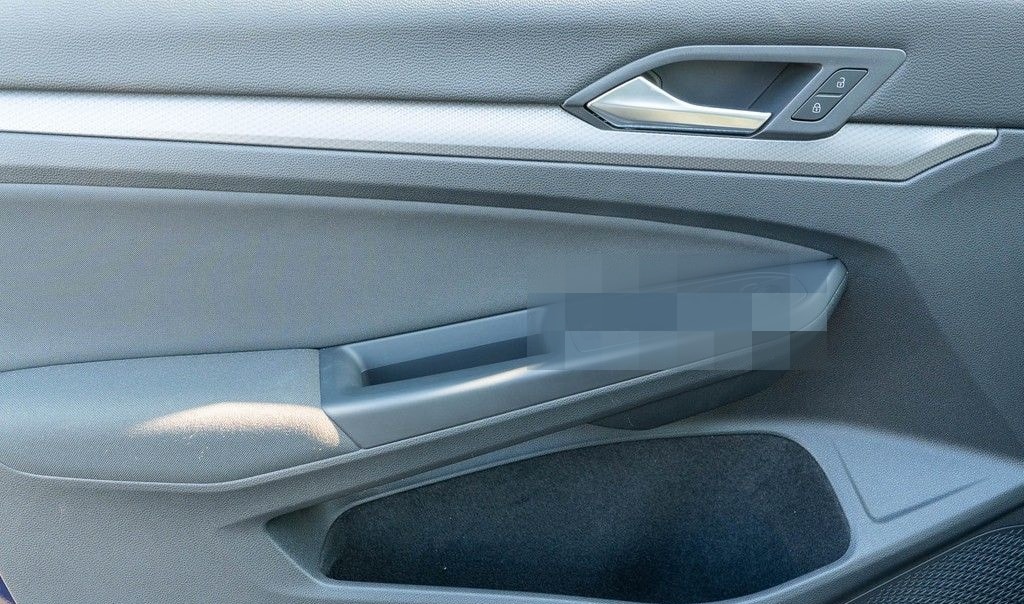 Volkswagen Golf VIII 1.5 TSI Active Navi, IQ Drive, ZGV foto 18