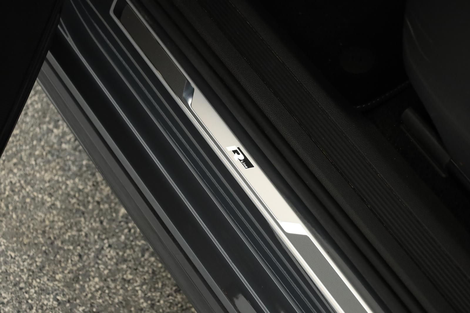 Volkswagen Touran 2.0 TDI DSG Highline R-Line 7 Pano 18 AHK foto 12