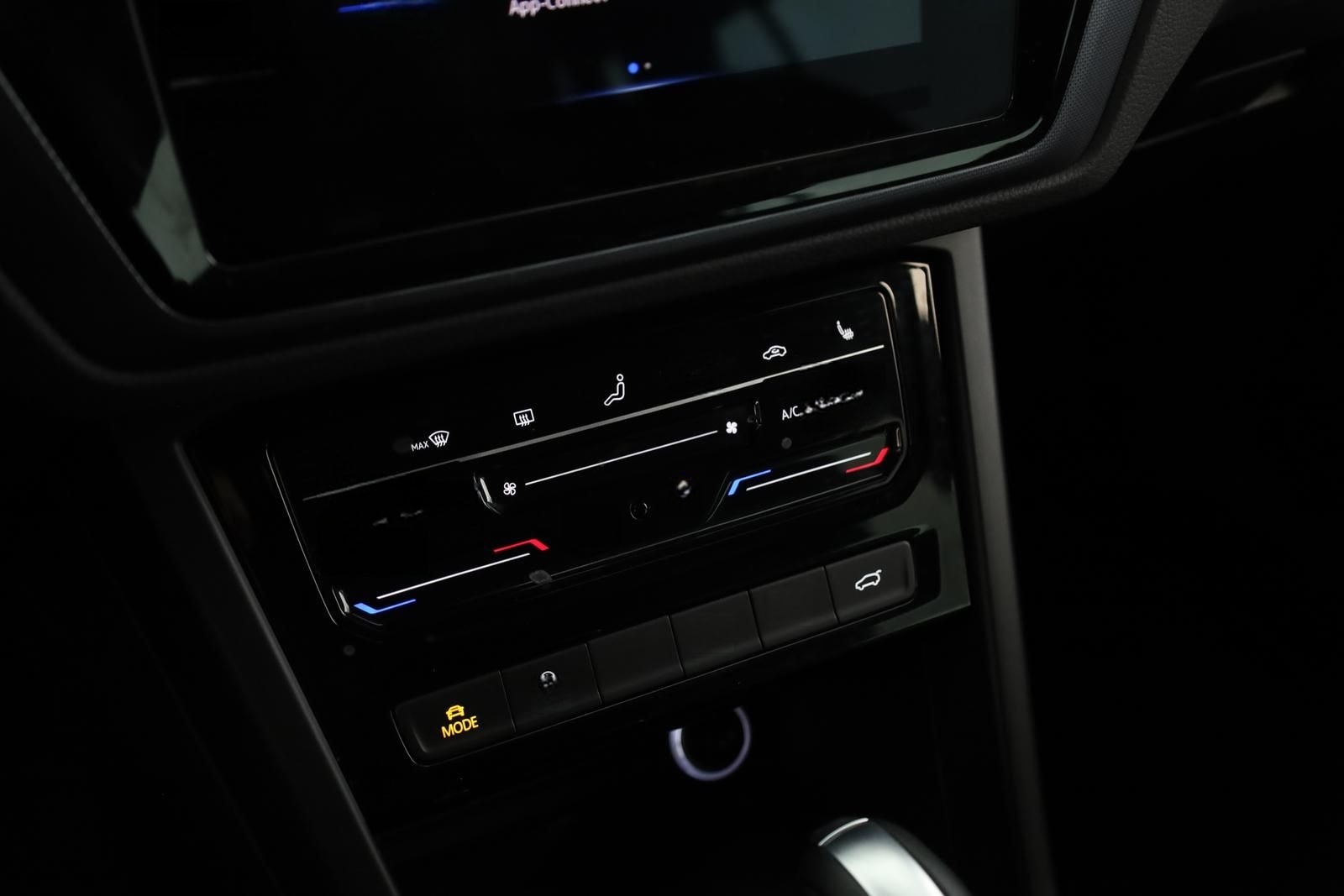 Volkswagen Touran 2.0 TDI DSG Highline R-Line 7 Pano 18 AHK foto 16