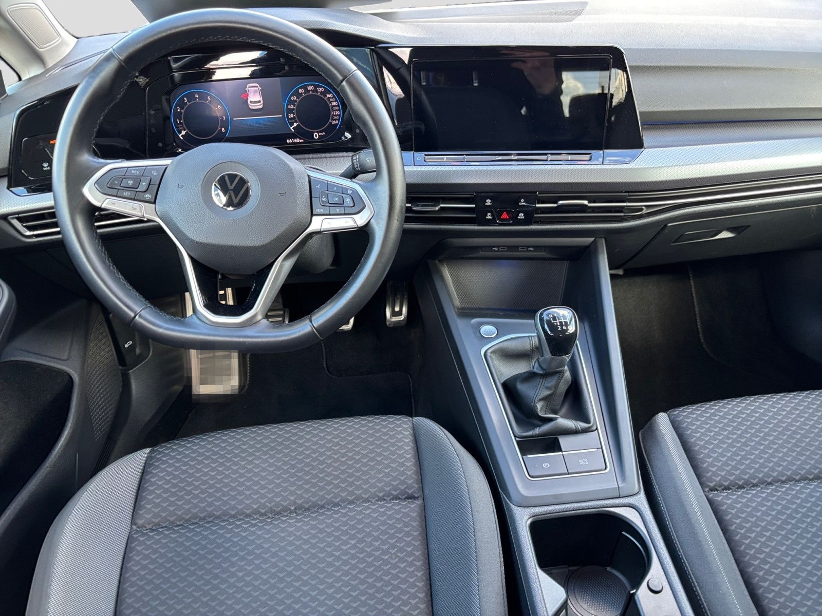 Volkswagen Golf VIII 1.5TSI Active LED AHK Navi APP Sitzhzg foto 6