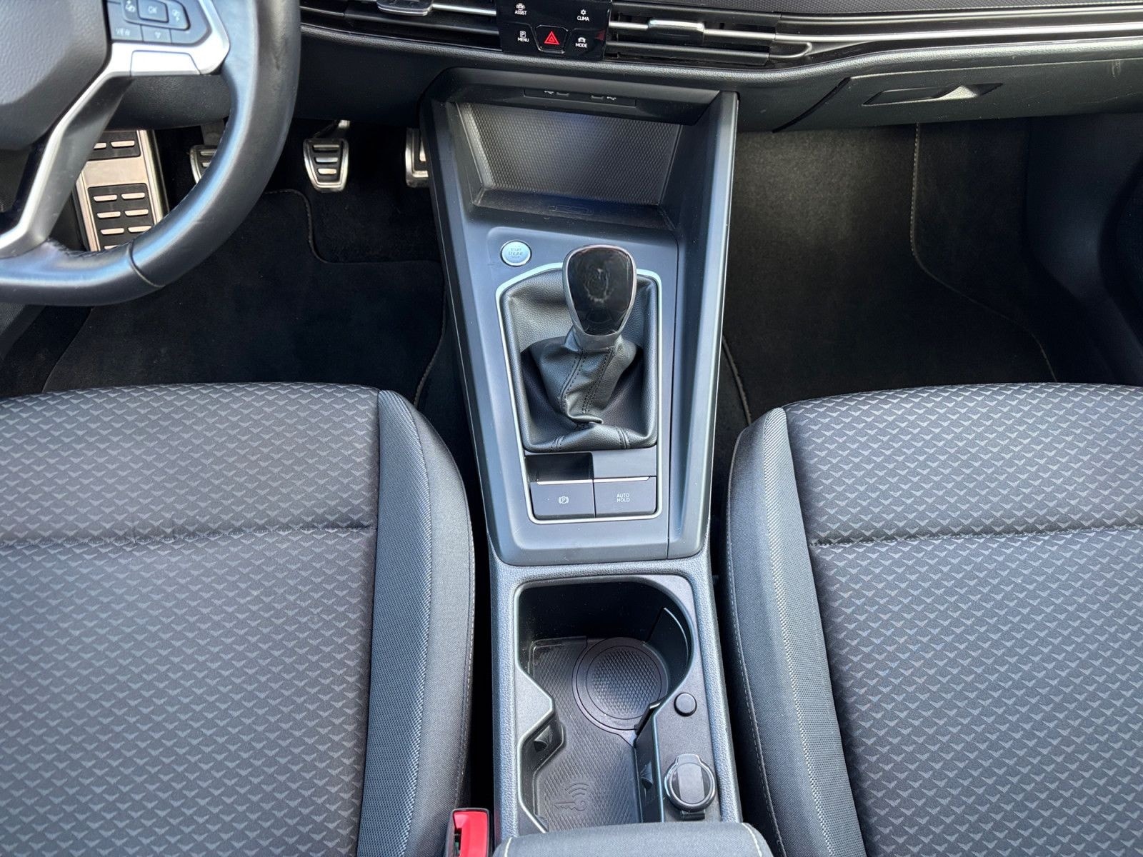 Volkswagen Golf VIII 1.5TSI Active LED AHK Navi APP Sitzhzg foto 8