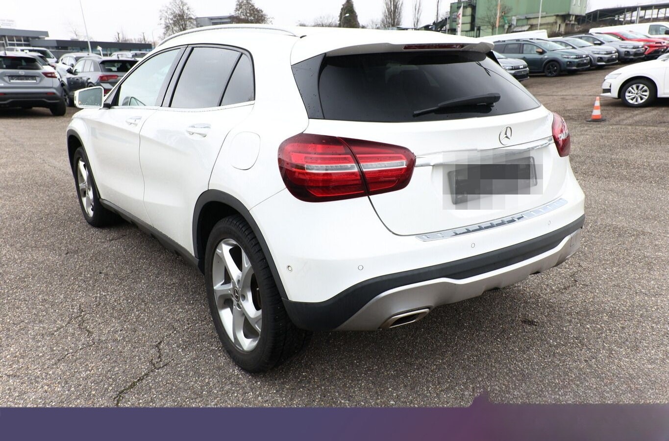 Mercedes-Benz GLA 200 DCT Urban KeyL eHK Nav Kam SHZ PrivG 18Z foto 4