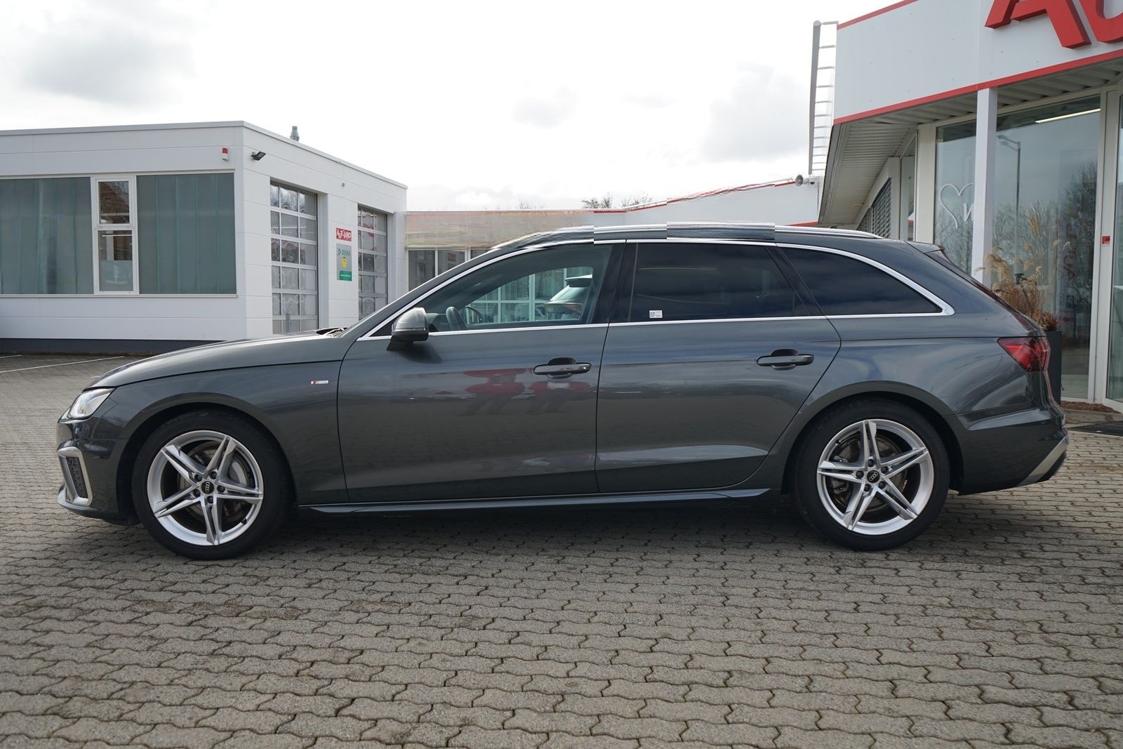 Audi A4 Avant 40 TDI S-Line quattro Aut. LED ACC Navi foto 4
