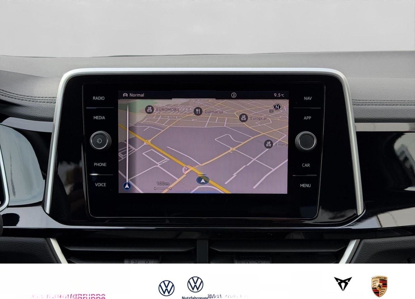 Volkswagen T-Roc R-Line 1.0 TSI  Navi+RK+ErgoActive+CarPlay foto 14