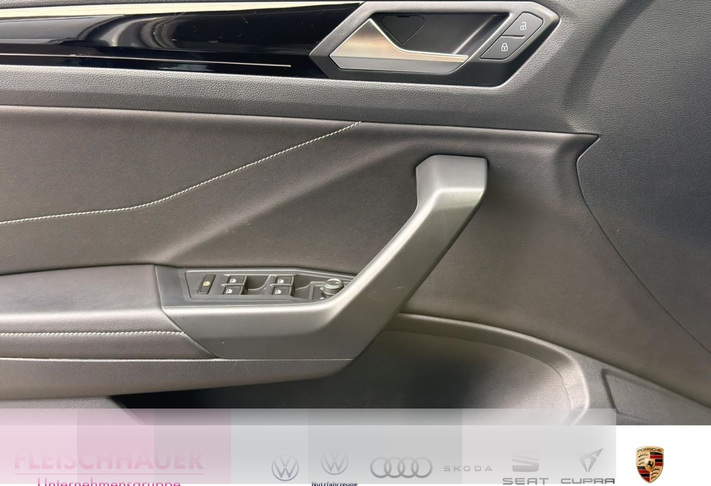 Volkswagen T-Roc R-Line 1.0 TSI  Navi+RK+ErgoActive+CarPlay foto 10