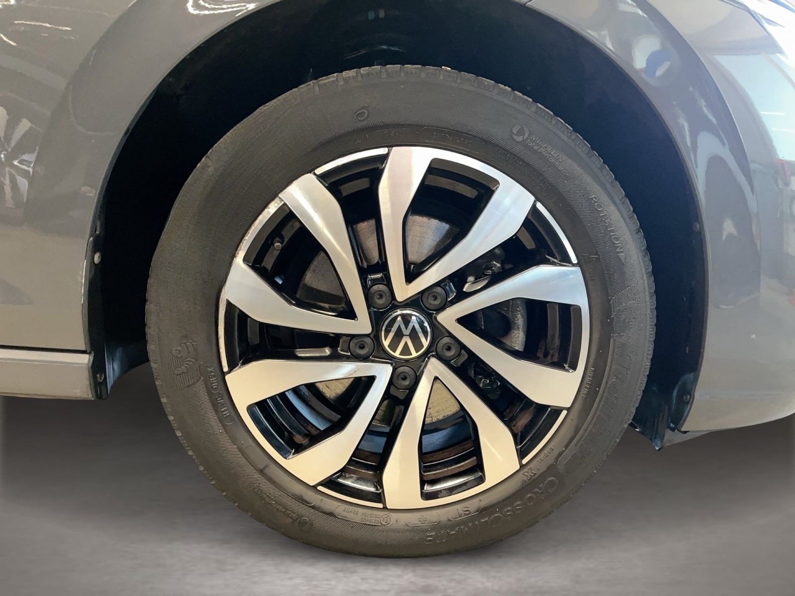 Volkswagen Golf VIII Active 2.0 TDI DSG ACC AHK AUT Kam. LM foto 6