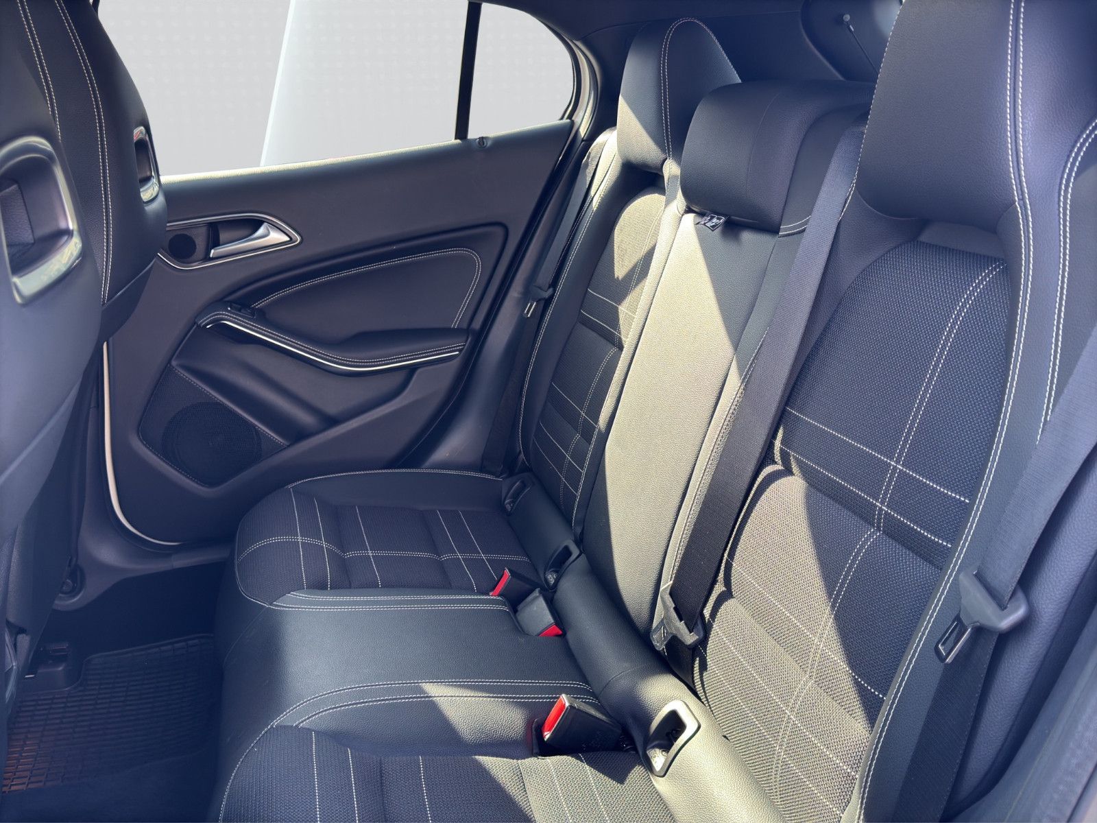 Mercedes-Benz GLA 180 Urban Business Automatik, wenig KM foto 17