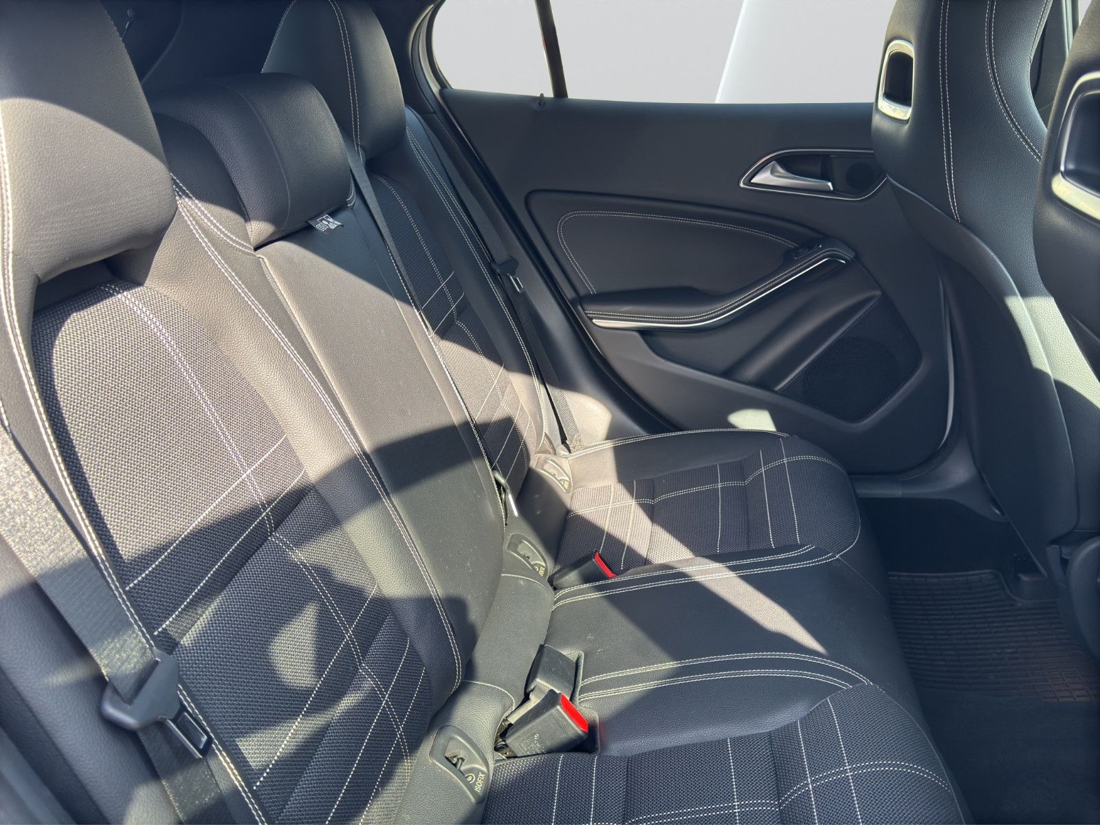 Mercedes-Benz GLA 180 Urban Business Automatik, wenig KM foto 18