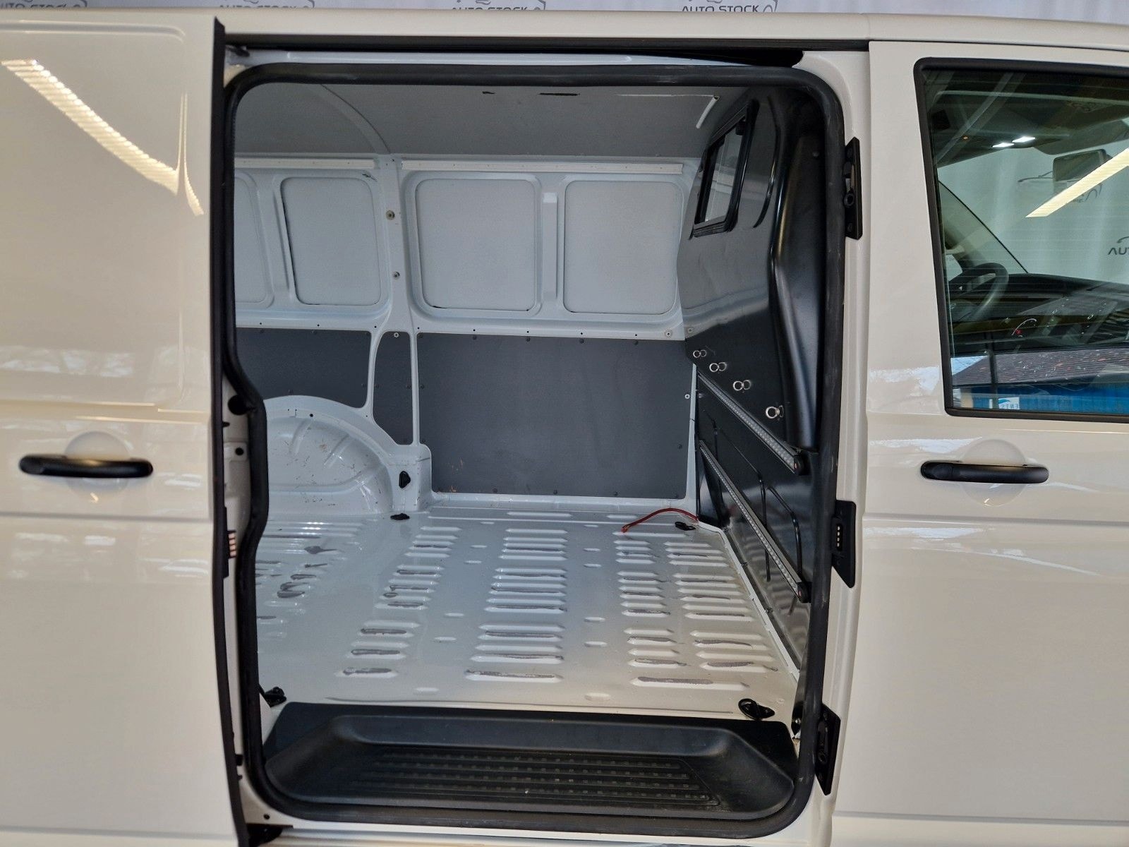 Volkswagen T6.1 Transporter 2,0 TDI Klima PDC Navi Sitzheiz foto 12