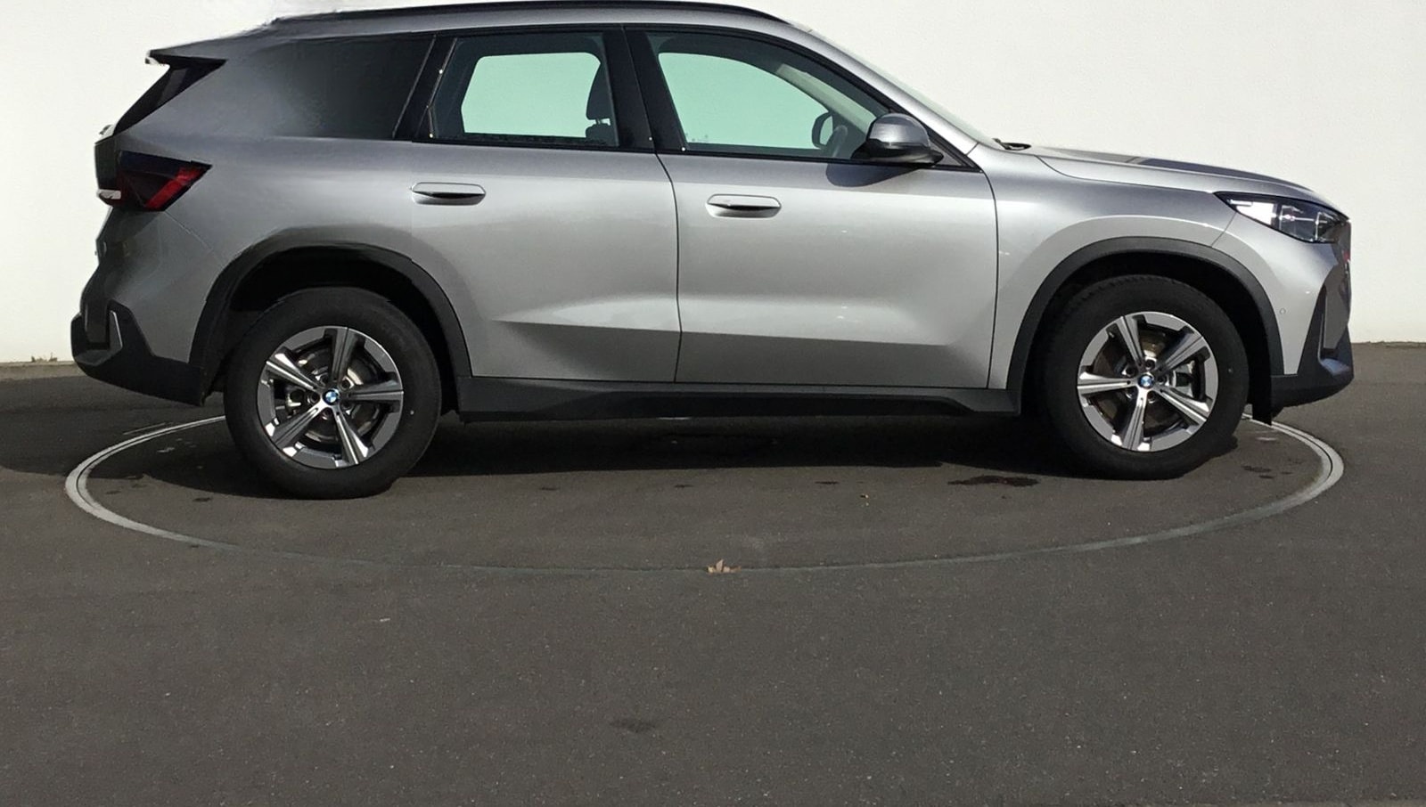 BMW X1 sDrive20i KAMERA+AHK+LM17+SITZHZ+LED foto 6