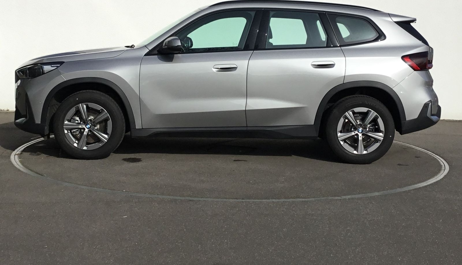 BMW X1 sDrive20i KAMERA+AHK+LM17+SITZHZ+LED foto 8