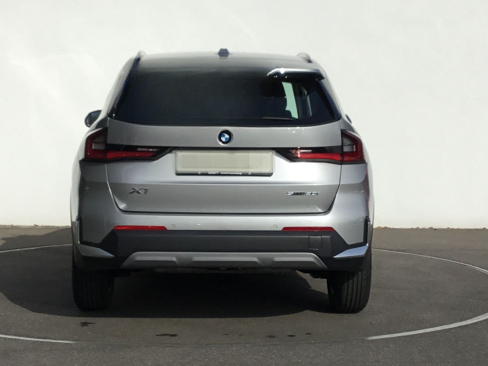 BMW X1 sDrive20i KAMERA+AHK+LM17+SITZHZ+LED foto 9