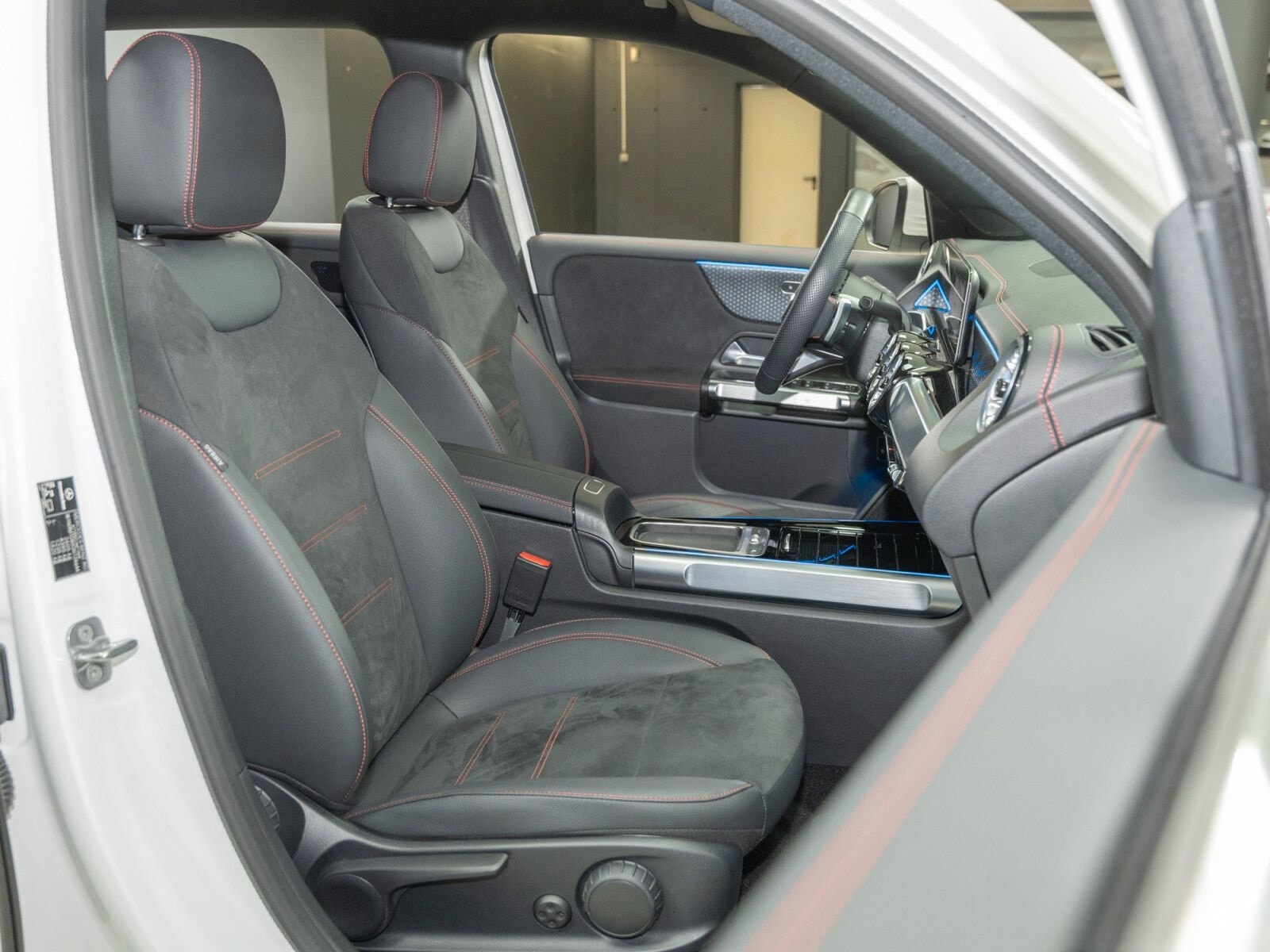 Mercedes-Benz EQB 350 4M AMG LED/Kamera/SHZ/Adv.Sound/Ambiente foto 15