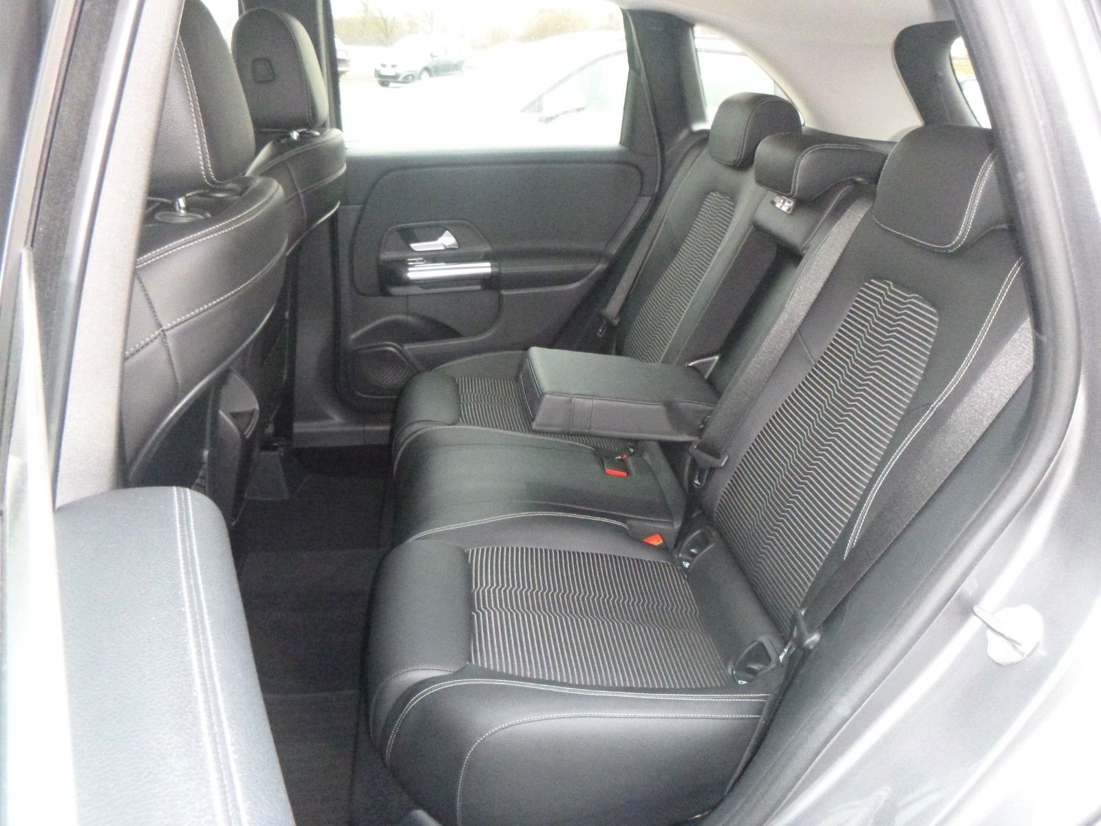 Mercedes-Benz B 180 >AUT/AHK/NAV/KAM/PDC/LED< foto 14