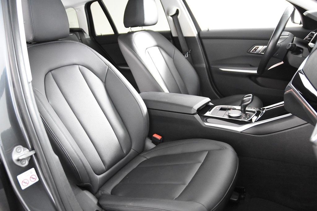 BMW 318i A Touring *1.Hand*Leder*Navi*SHZ*EHK* foto 3