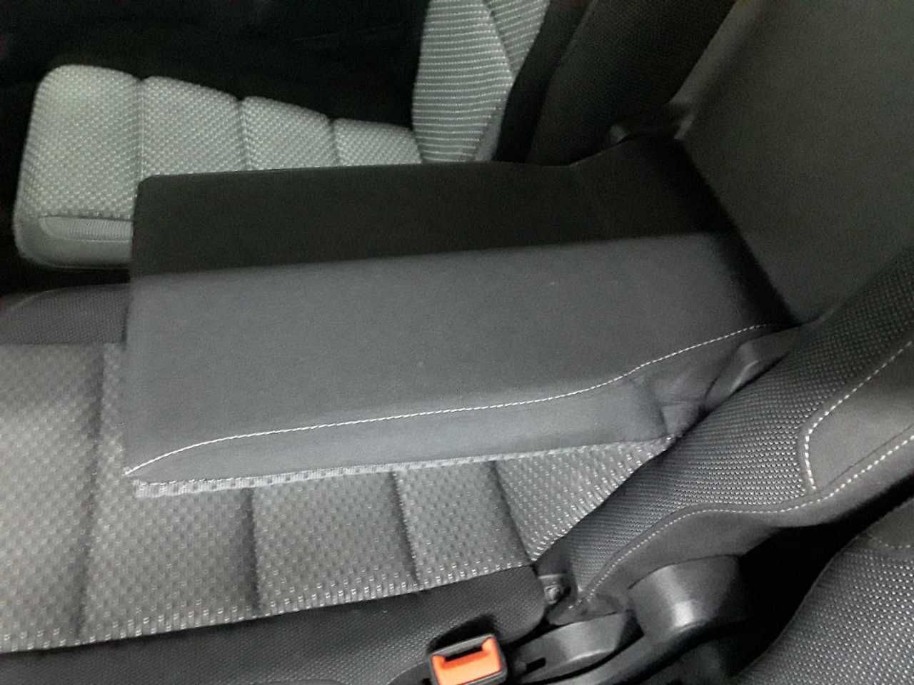 Volkswagen Touran 2.0 TDI Comfortline 7 Si. AHK LED foto 6