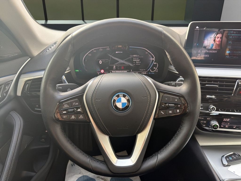 BMW 530e xDrive T. HYBRID LASER NAVI HUD 18" AHK foto 7
