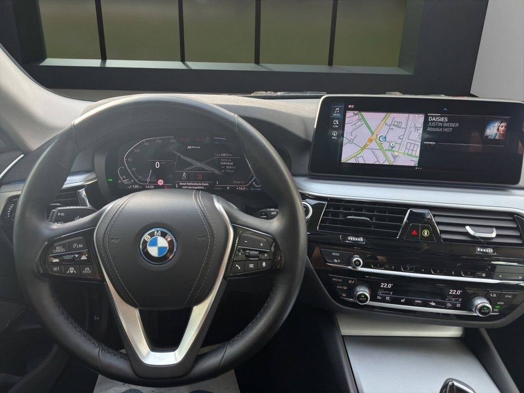 BMW 530e xDrive T. HYBRID LASER NAVI HUD 18" AHK foto 9