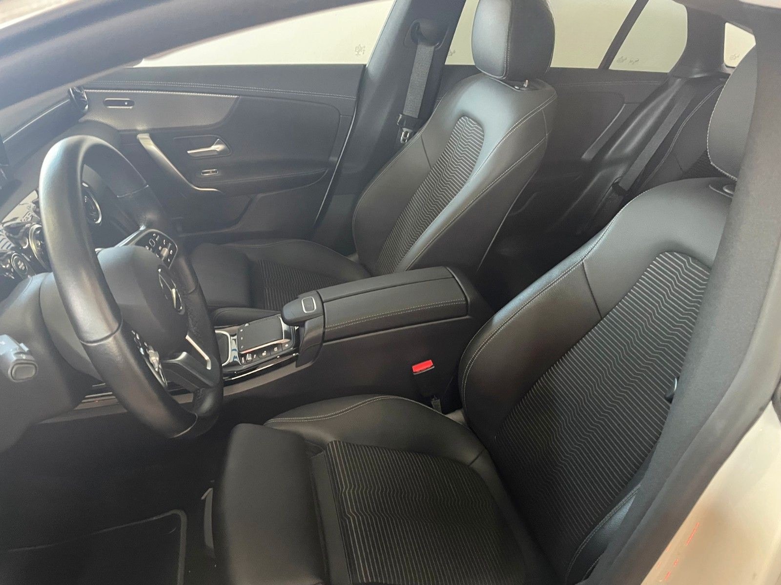 Mercedes-Benz CLA Shooting Brake CLA 180 PANO/19 Zoll/NAVI foto 8