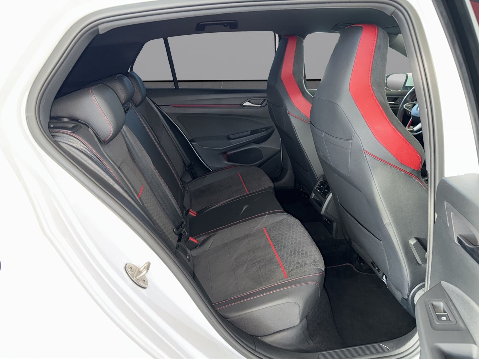 Volkswagen Golf VIII GTI Clubsport 2.0TSI DSG *LED+*DC Pro* foto 16