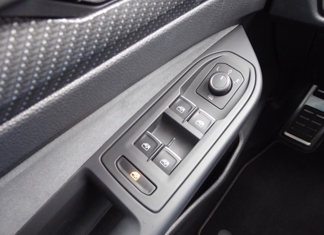 Volkswagen Golf Variant R-Line 2.0 TDI foto 14