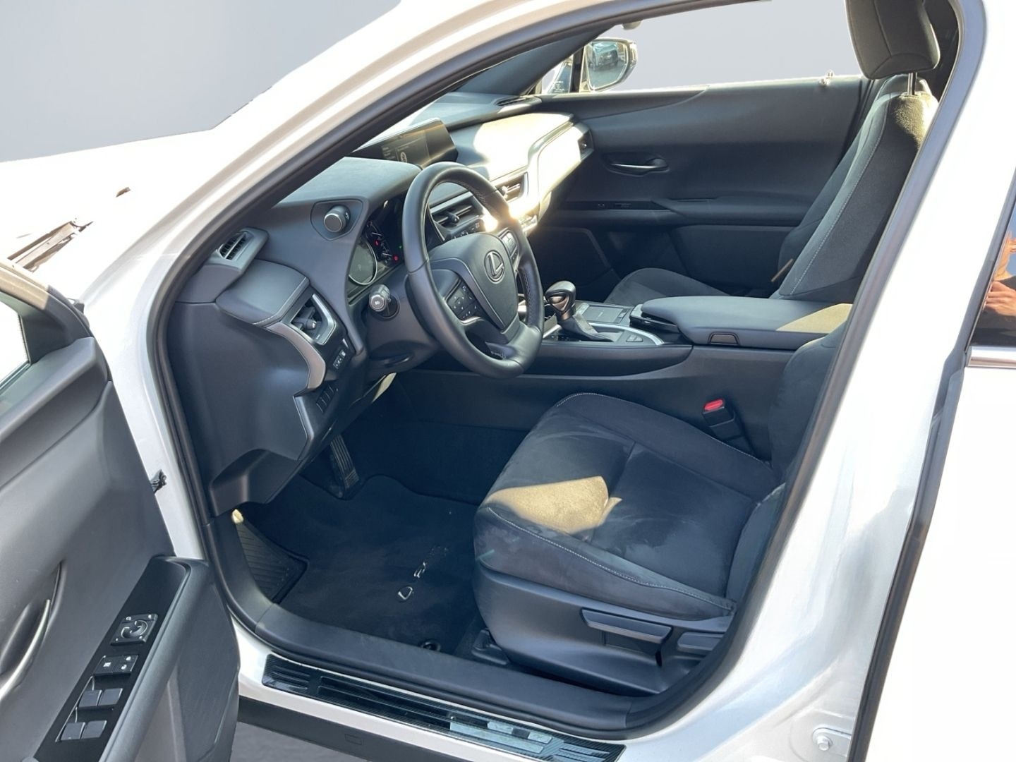 Lexus UX 250h Amazing Edition *Bi-LED*SHZ*CAM*CarPlay* foto 9