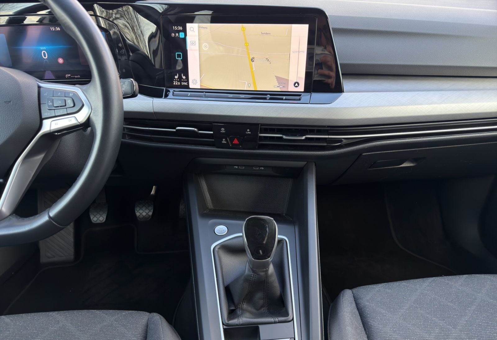 Volkswagen Golf VIII 1.5TSI Life NAVI+KAMERA+LED+APP-CONNEC foto 13