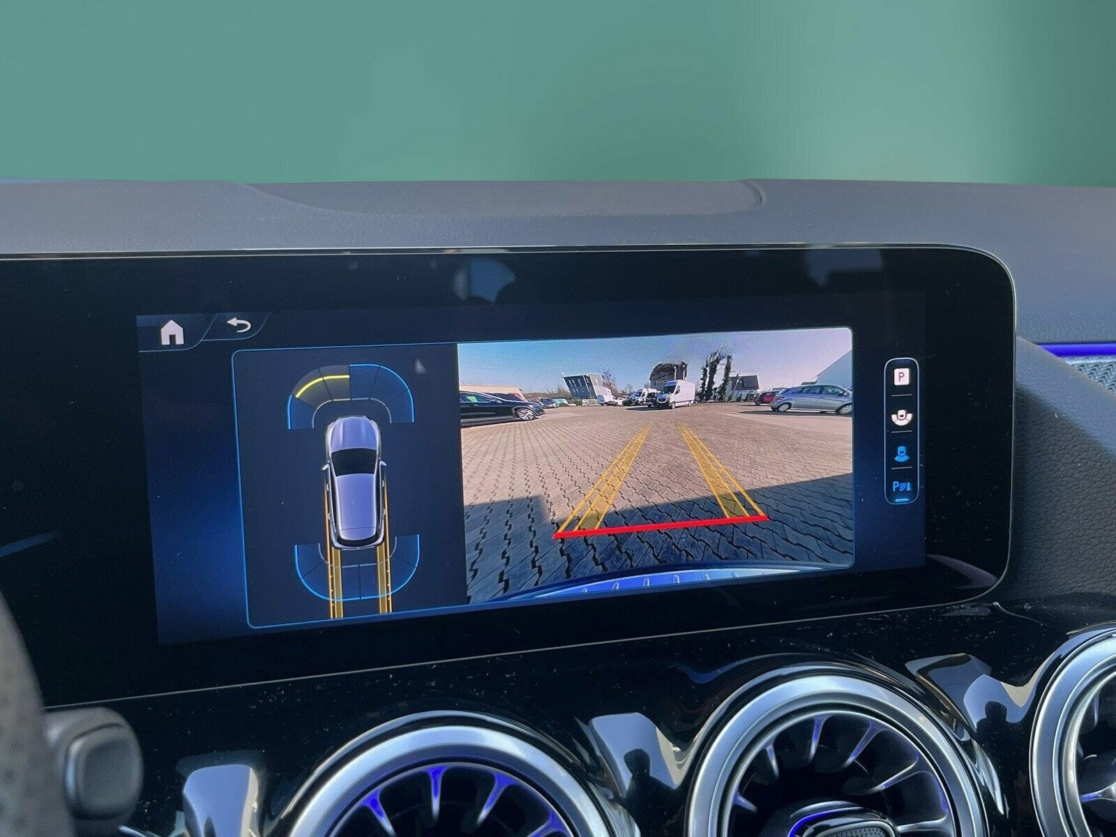 Mercedes-Benz GLA 180 AMG+VOR.-DISTRO+KAM+SOUND+KEYL+EASYP+TWA foto 14