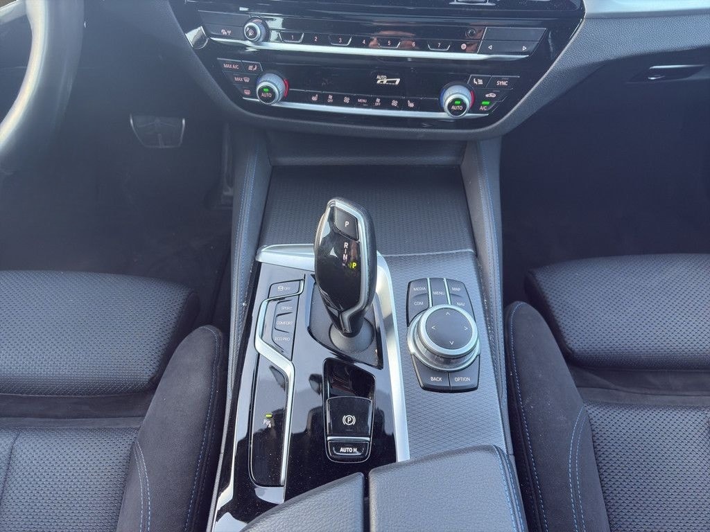 BMW 520i T. M-SPORT LED NAVI HUD PANO PDC 18" AHK foto 13