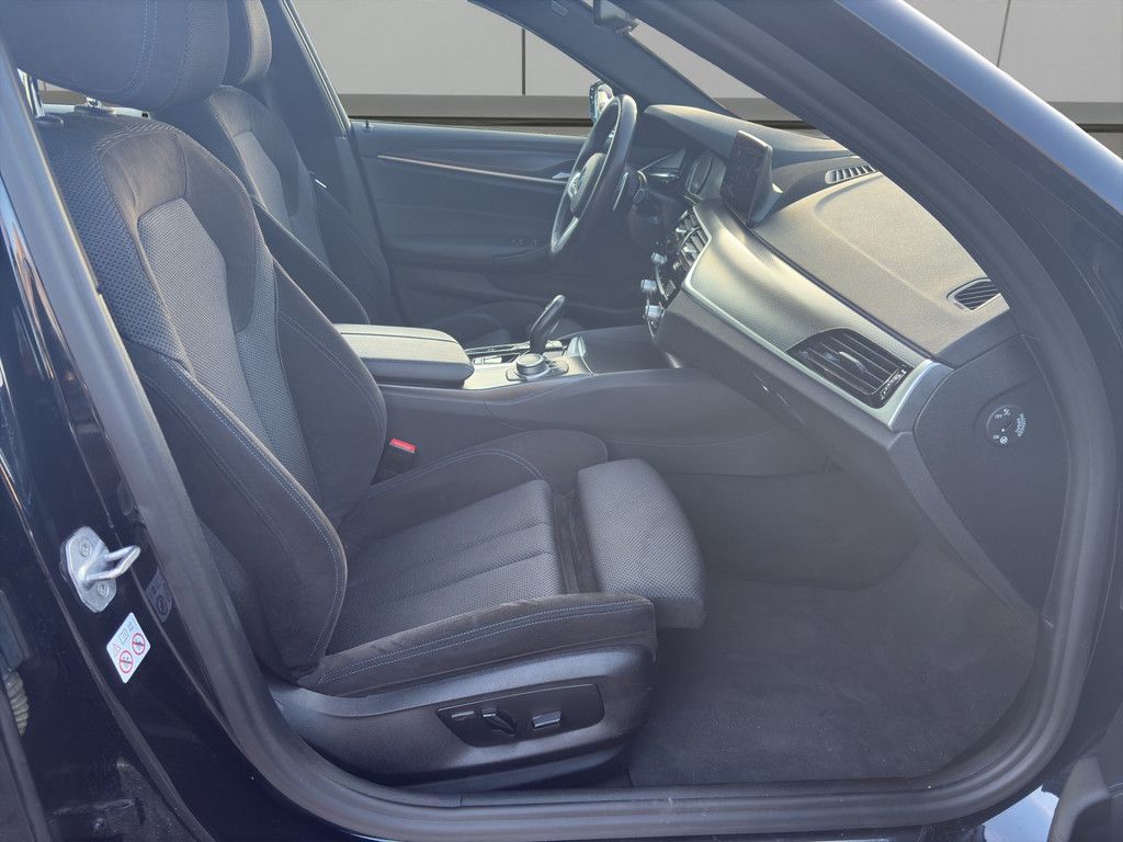 BMW 520i T. M-SPORT LED NAVI HUD PANO PDC 18" AHK foto 6