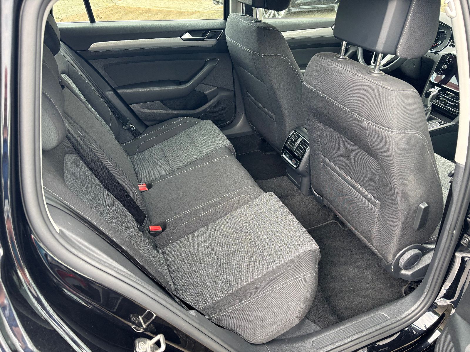 Volkswagen Passat Variant 2.0TDI Business Navi Kamera AHK foto 12