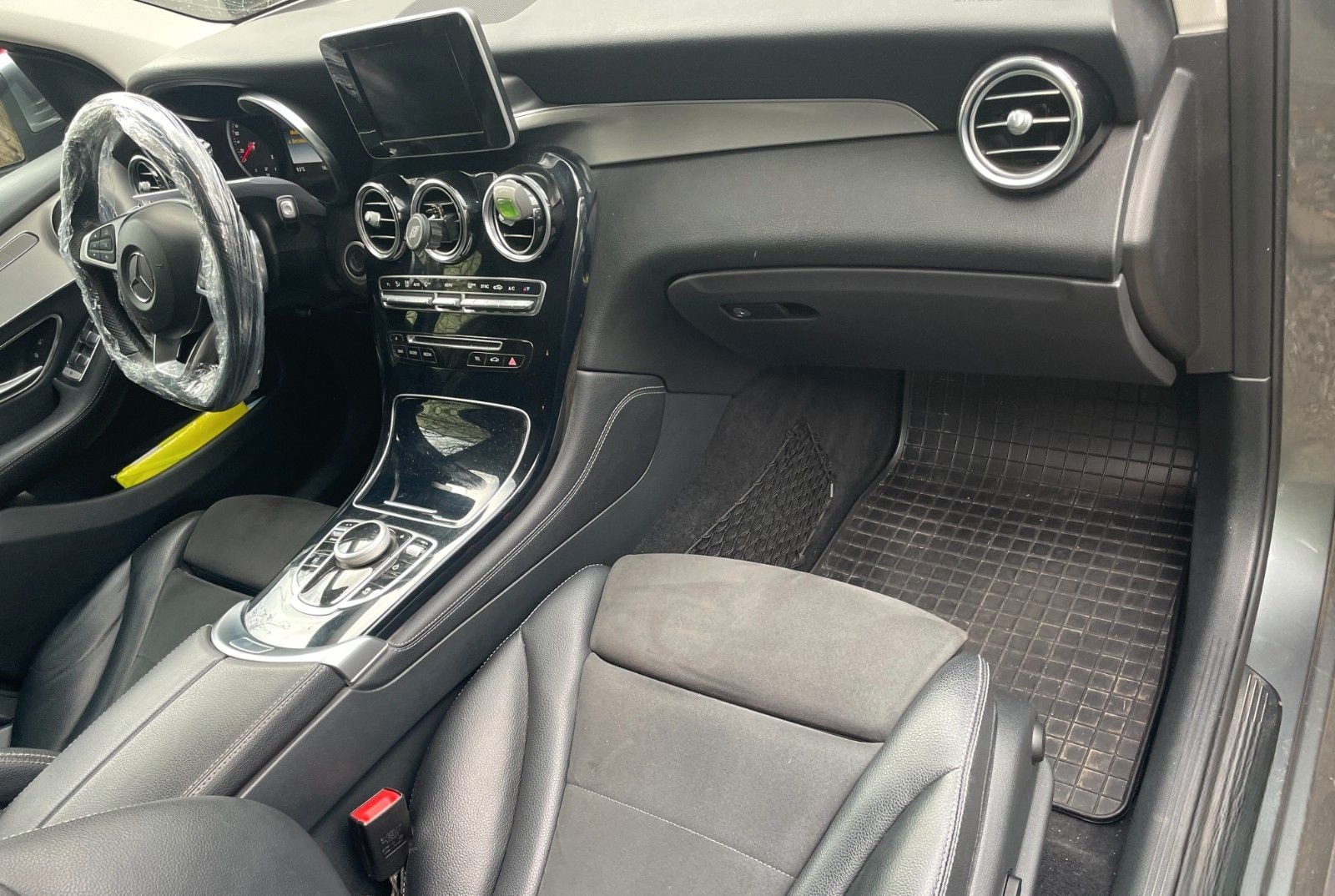 Mercedes-Benz GLC 220  AMG foto 4