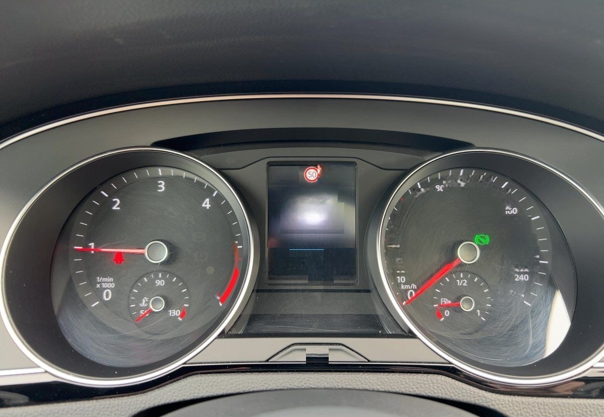 Volkswagen Passat Variant Business 2.0 TDI DSG AHK+NAVI+PAN foto 16