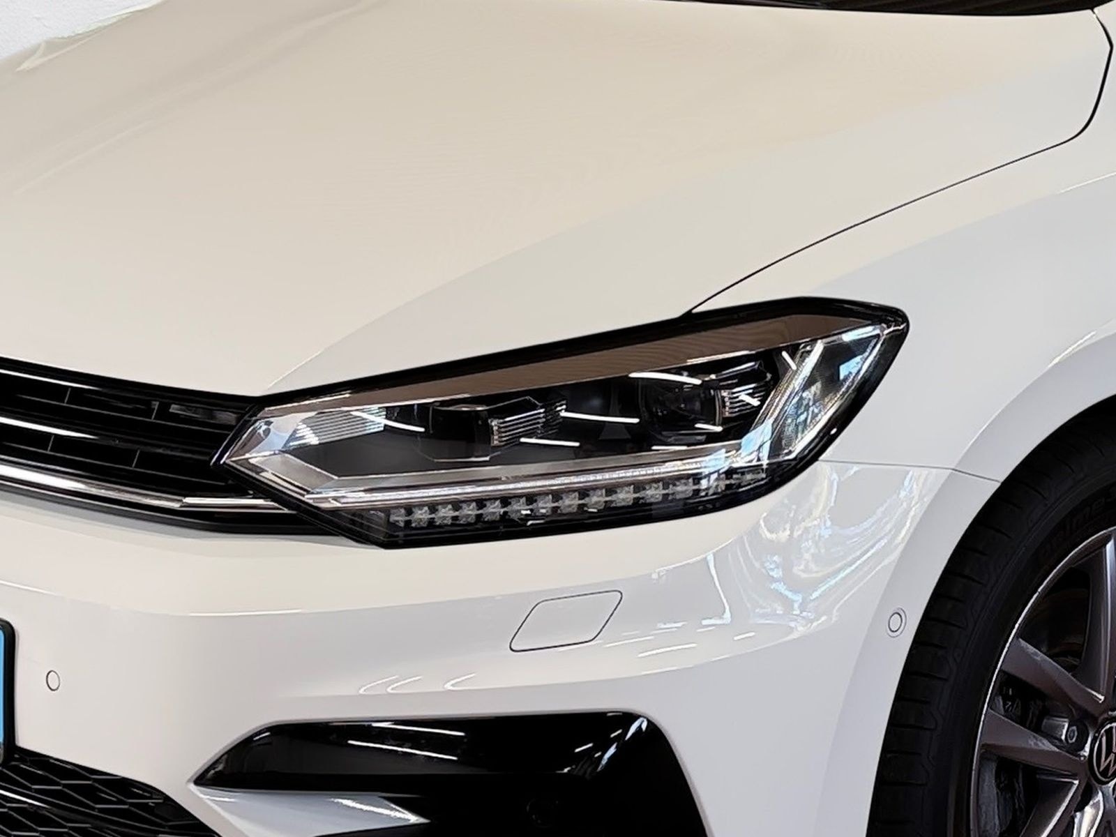 Volkswagen Touran 1.5 TSI R-Line BlackStyle DSG LED Navi AC foto 13