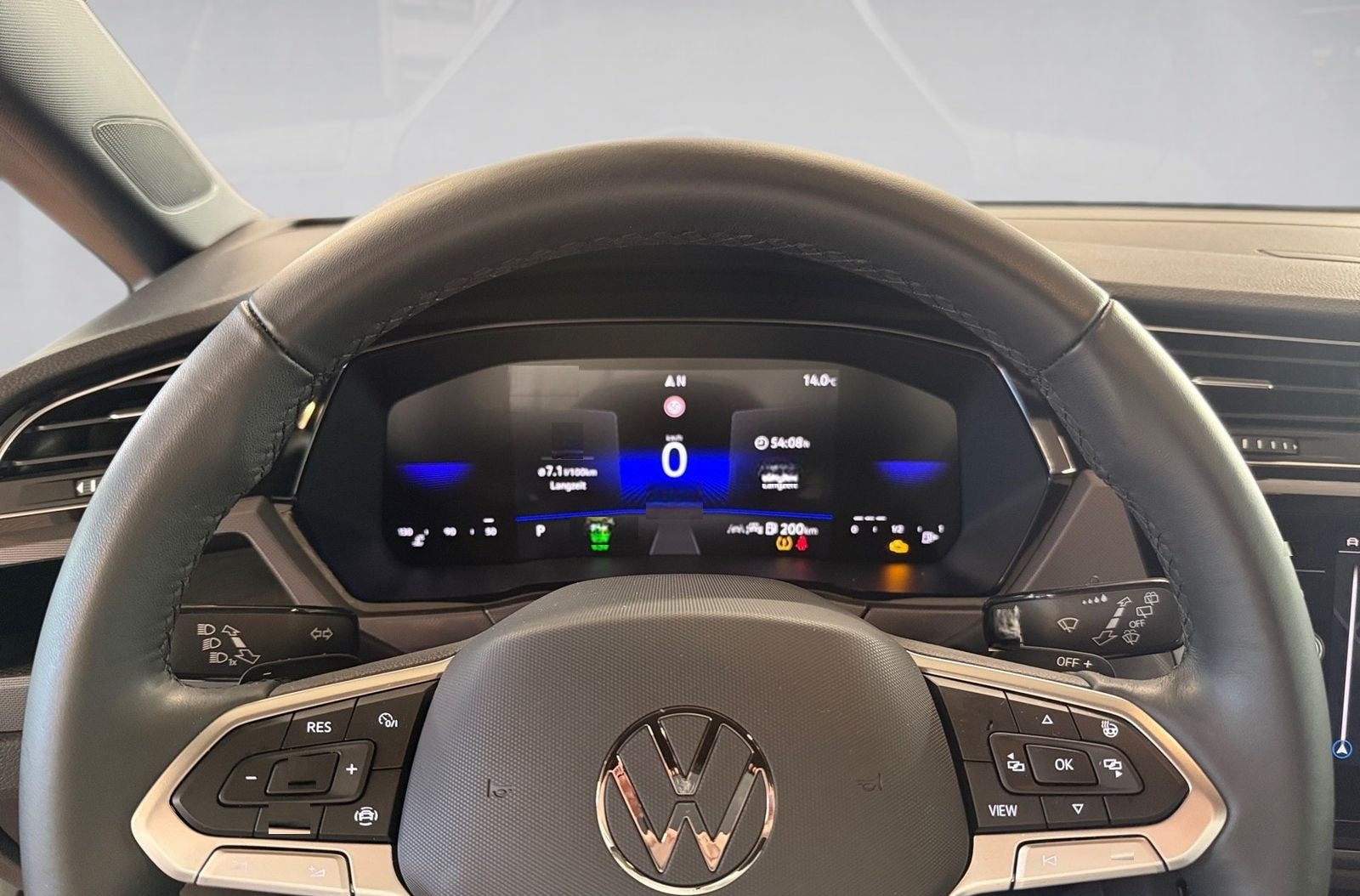 Volkswagen Touran 1.5 TSI R-Line BlackStyle DSG LED Navi AC foto 16