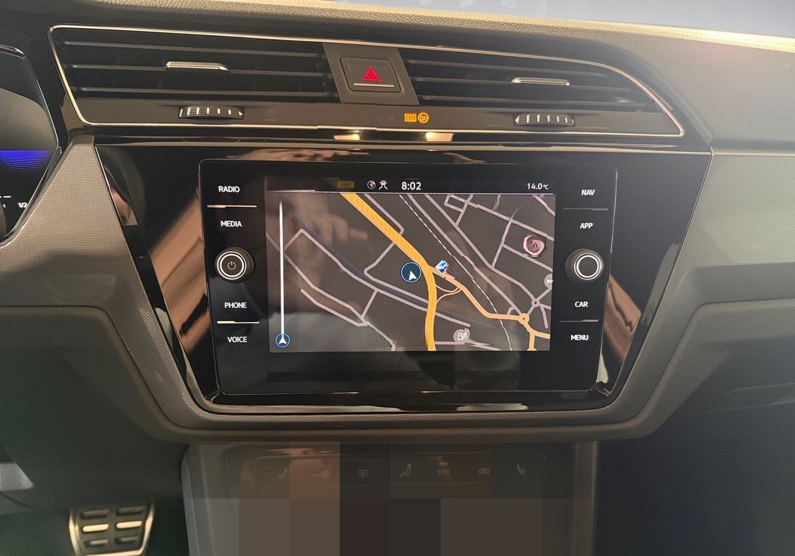 Volkswagen Touran 1.5 TSI R-Line BlackStyle DSG LED Navi AC foto 17