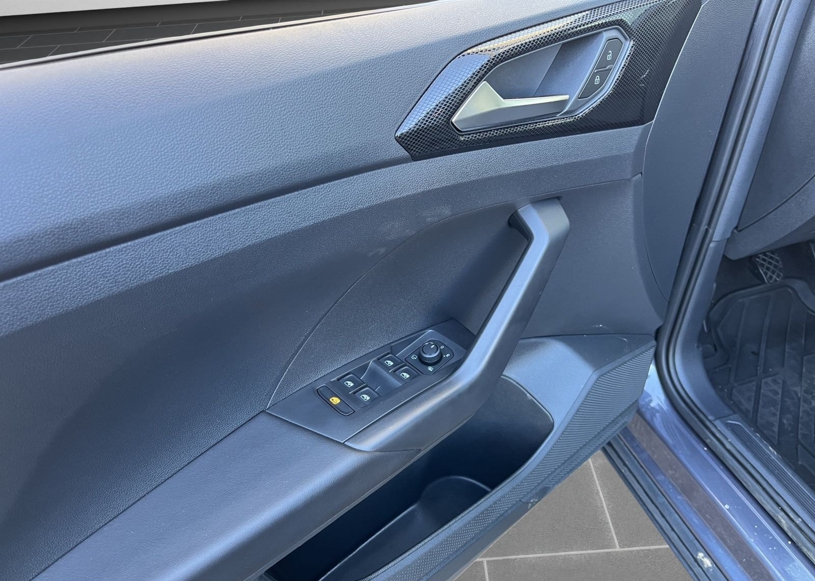 Volkswagen T-Cross LIFE 1.0 TSI LED REAR VIEW SHZ APP CONNE foto 13