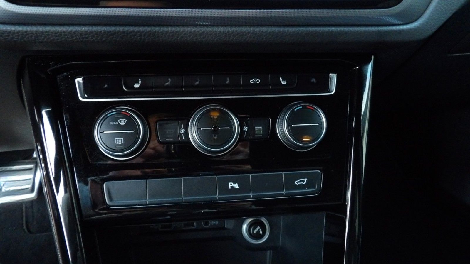 Volkswagen Touran Highline-R-Line *DSG*AHK*Navi*SHZ* foto 14