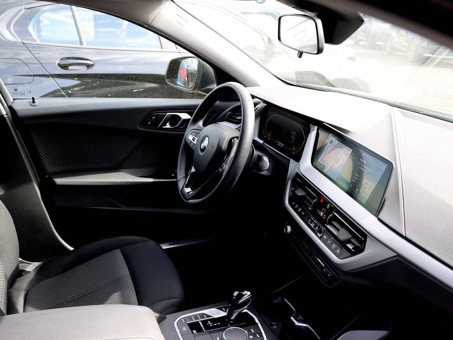 BMW 118i Advantage Live Cockpit LED foto 7