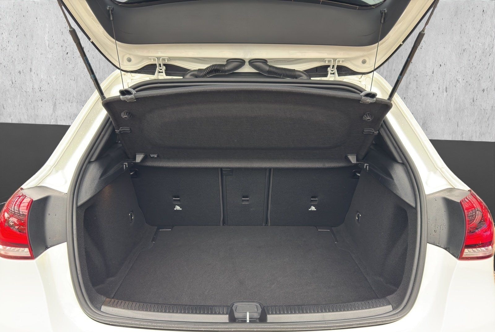 Mercedes-Benz A 220 AMG Line KeyLess+LED+Navi+Pano+SD+SHZ+LM foto 17