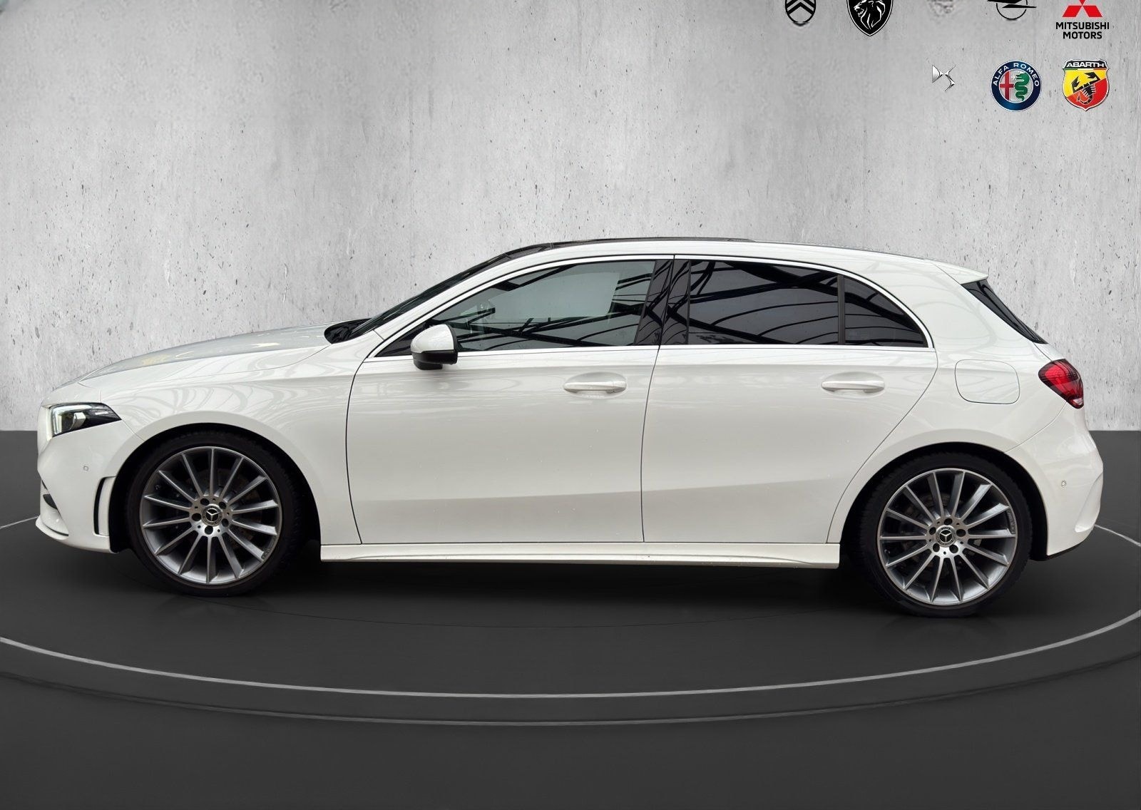 Mercedes-Benz A 220 AMG Line KeyLess+LED+Navi+Pano+SD+SHZ+LM foto 4