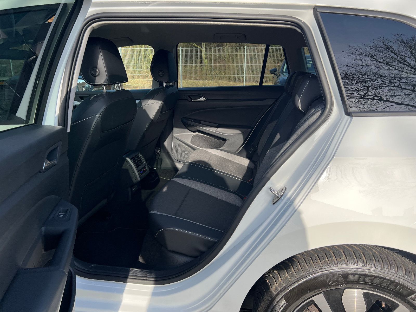 Volkswagen Golf VIII Variant 1.5 eTSI Goal-NAVI-RFK-GARANTI foto 21