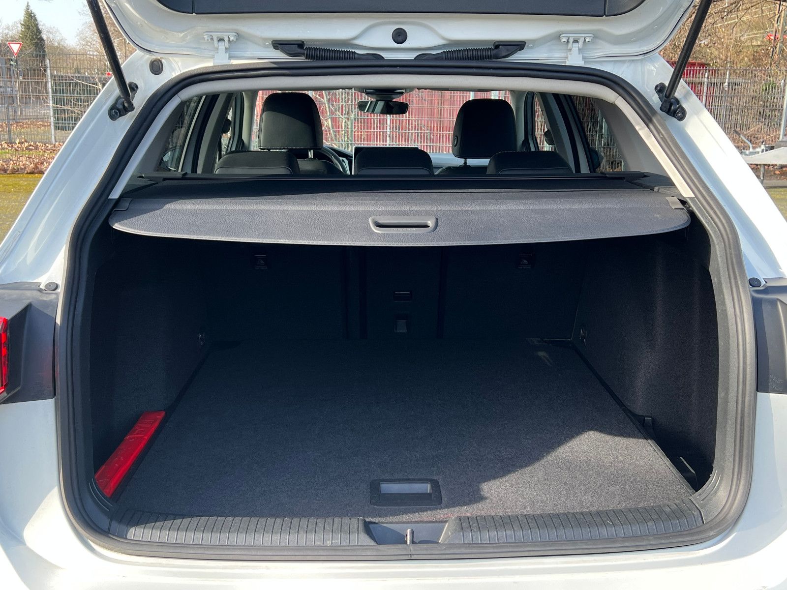 Volkswagen Golf VIII Variant 1.5 eTSI Goal-NAVI-RFK-GARANTI foto 22