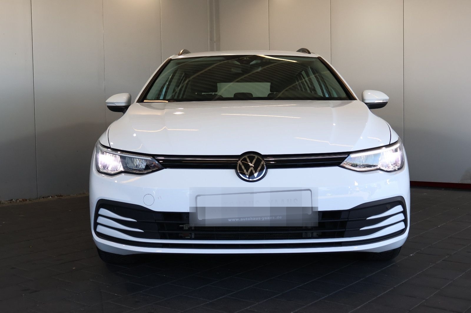 Volkswagen Golf VIII Var. Life 1.5 eTSI AID+ACC+LED+AHK foto 2