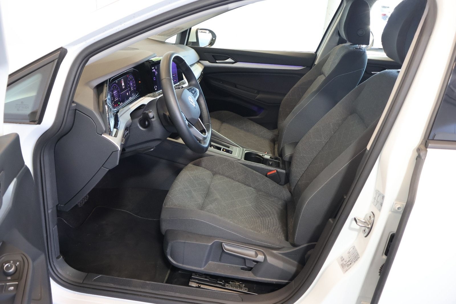 Volkswagen Golf VIII Var. Life 1.5 eTSI AID+ACC+LED+AHK foto 11