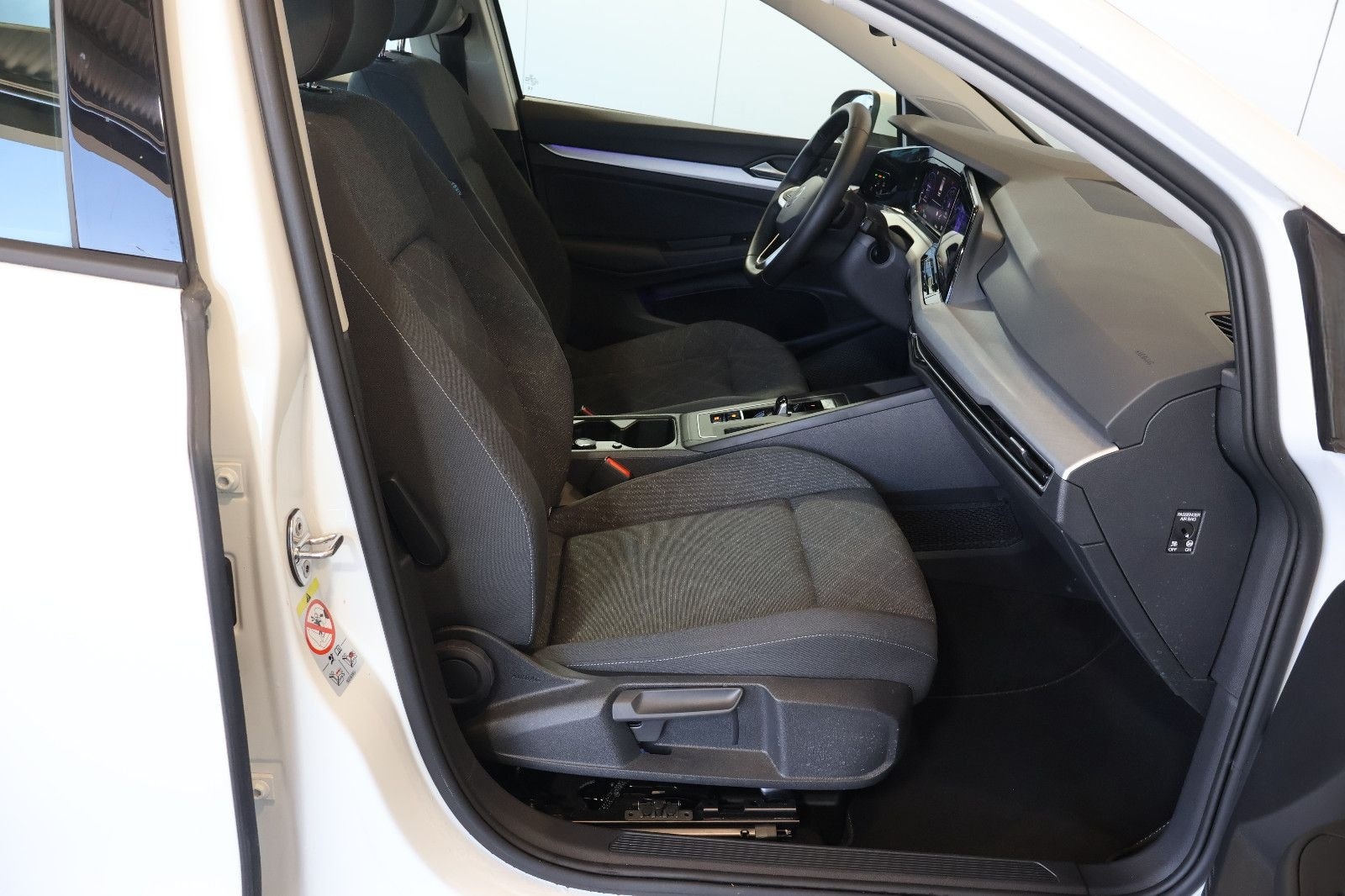 Volkswagen Golf VIII Var. Life 1.5 eTSI AID+ACC+LED+AHK foto 14