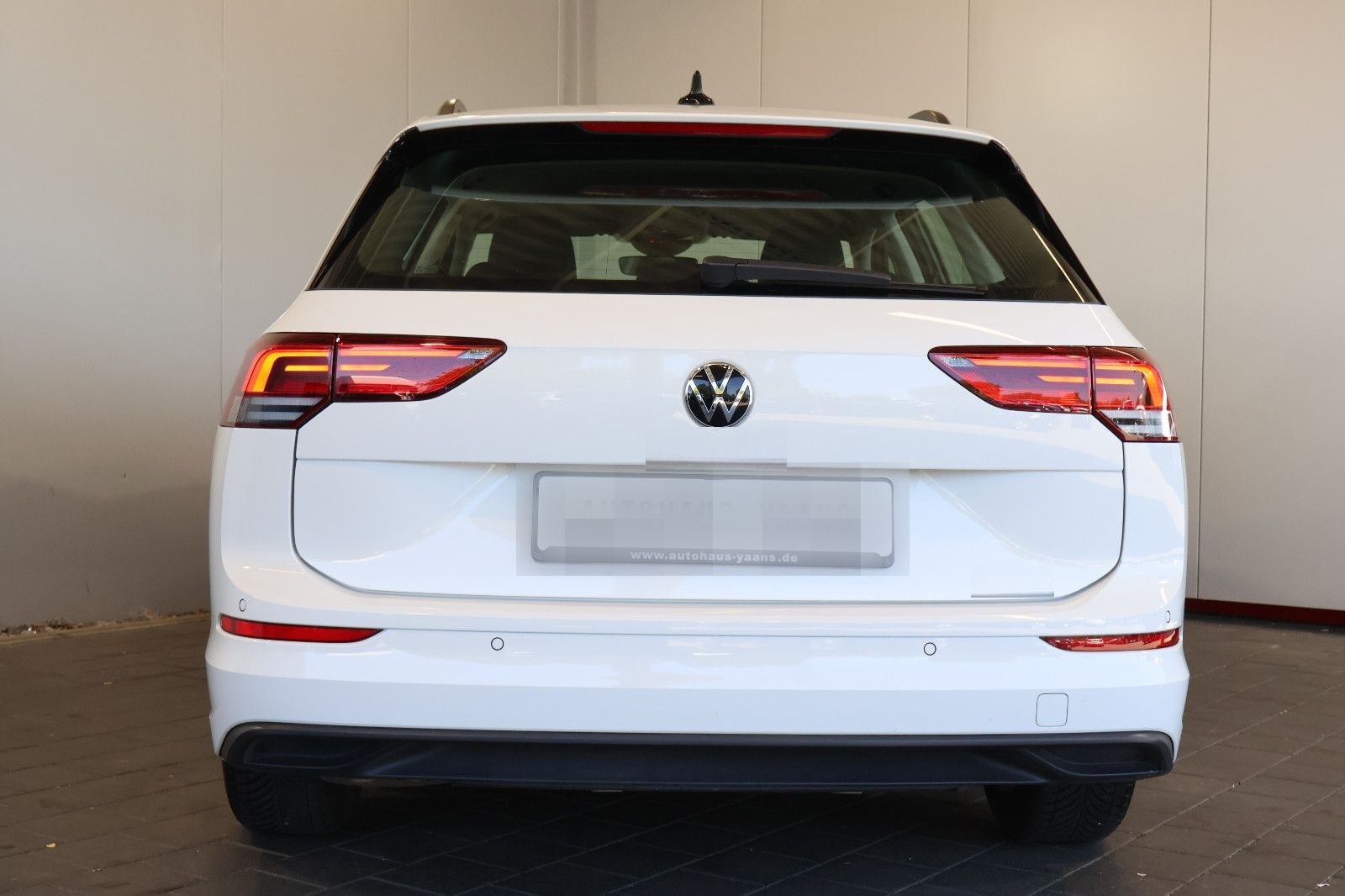 Volkswagen Golf VIII Var. Life 1.5 eTSI AID+ACC+LED+AHK foto 5