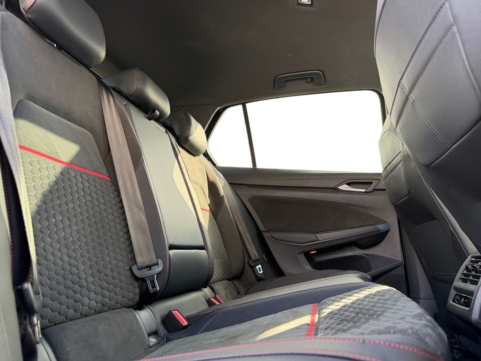 Volkswagen Golf VIII Lim. GTI Clubsport *RFK*NAVI*HU-D*PANO foto 14