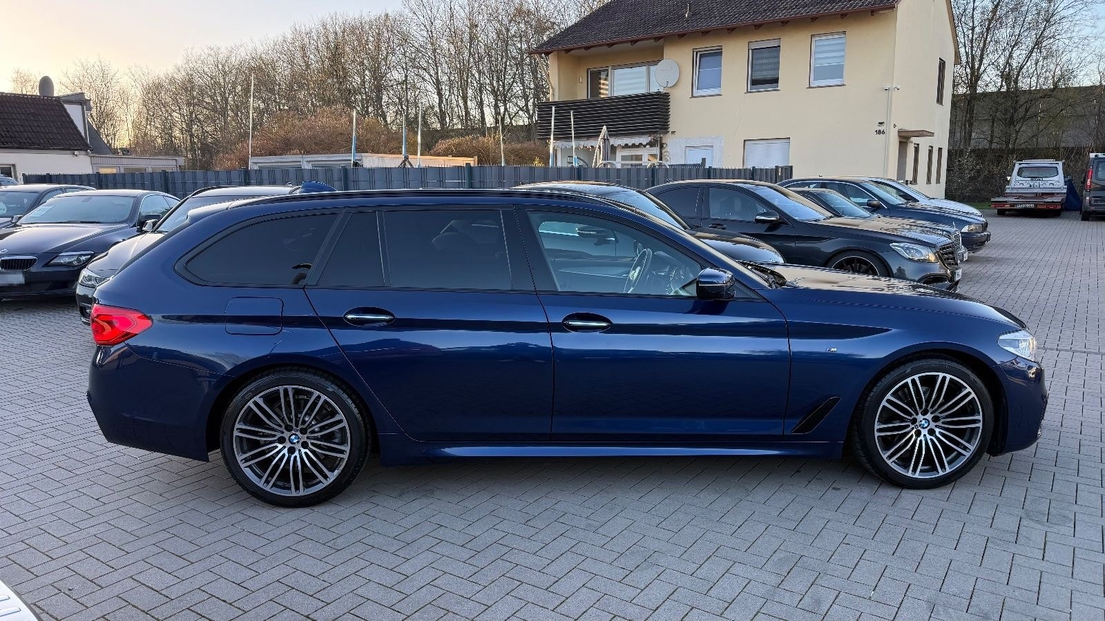 BMW 520d Touring G31 M Sportpaket-LED-Leder-19LM-AHK foto 3